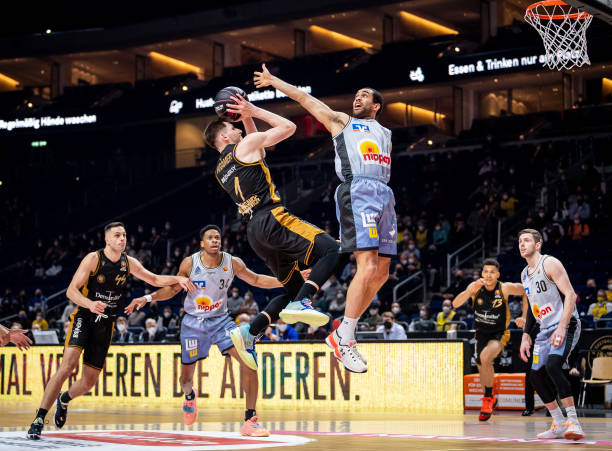 通过他们的 通过他们的