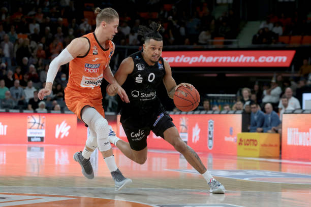 也是红黑军 也是红黑军