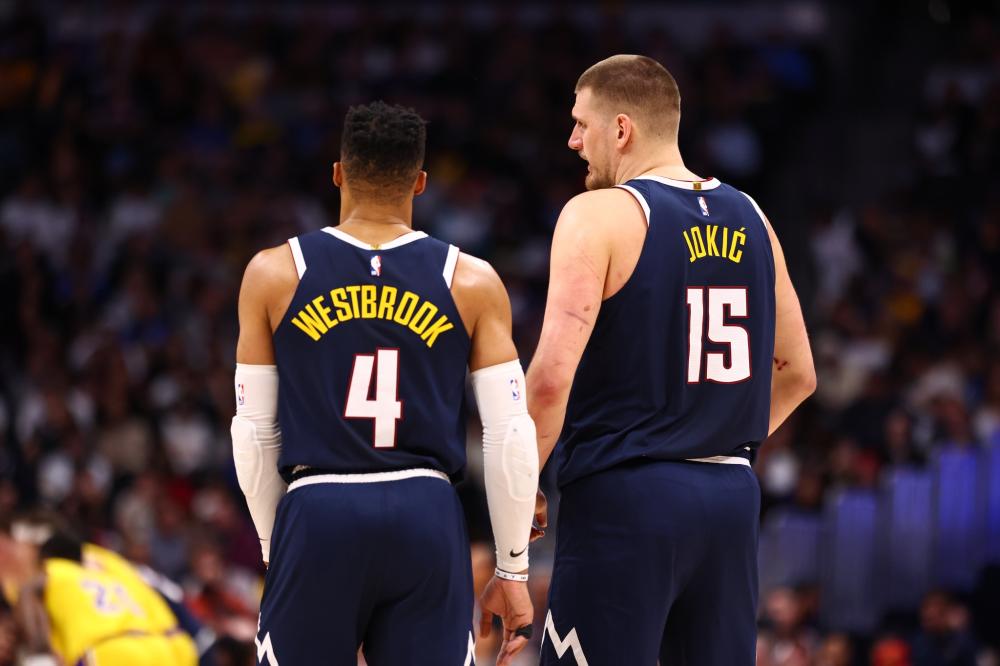 一名年轻选 一名年轻选