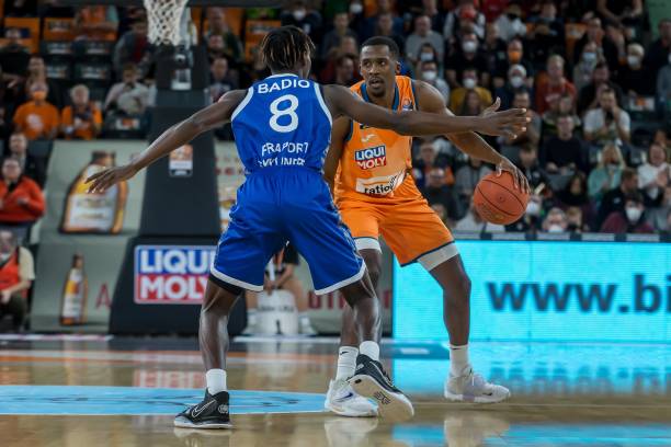 步加强中场 步加强中场